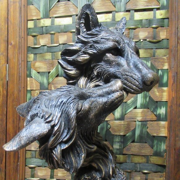 Resin and Wood Wolf Bronzed Wildlife Statue - Picture 8 of 11